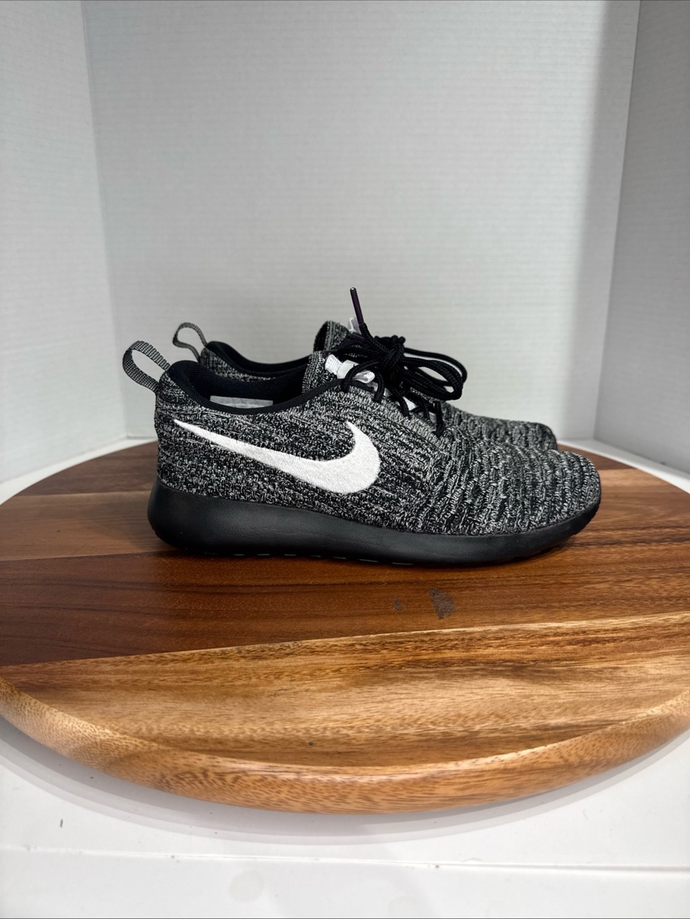 Nike Roshe One Flyknit Women’s Size 5.5 Black White Athletic sneaker 704927-001